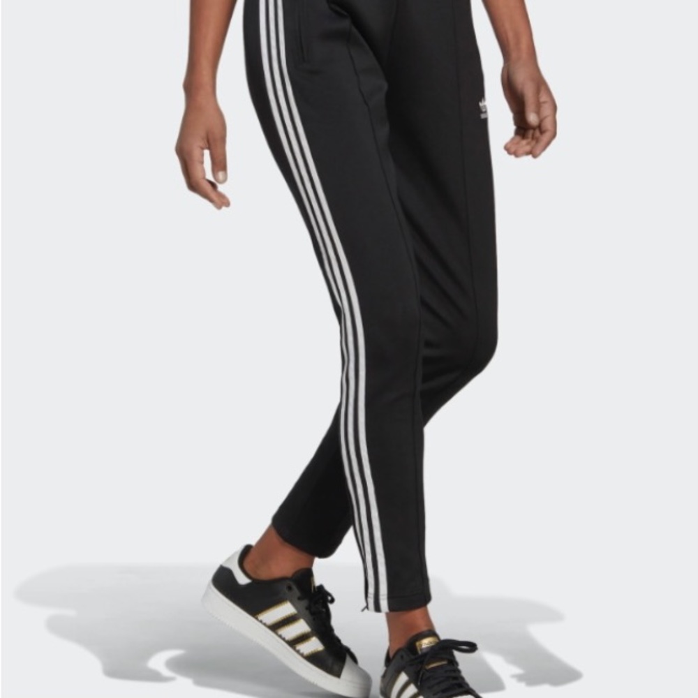 Adidas track pant with zipped pockets